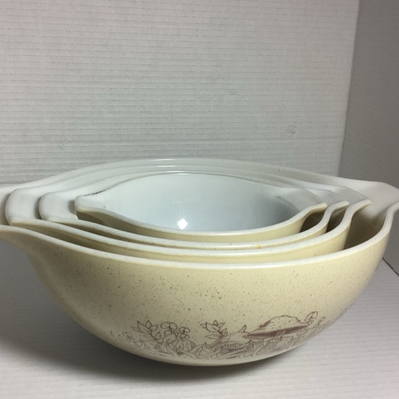 Pyrex Other - Vintage Mixing Bowl Set with Floral Design